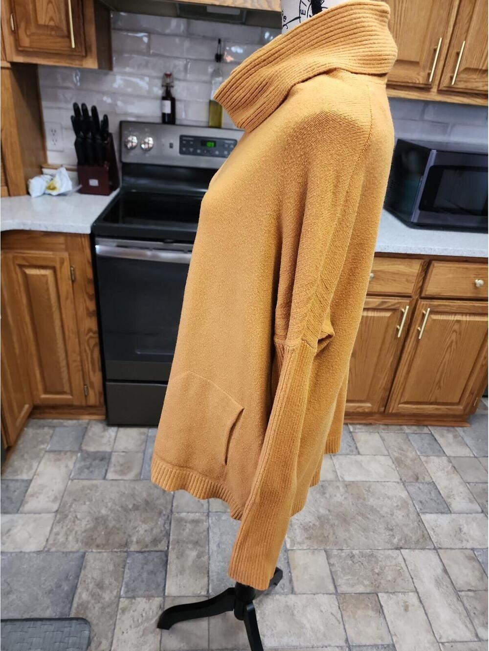 Sweater - Picture 2 of 9
